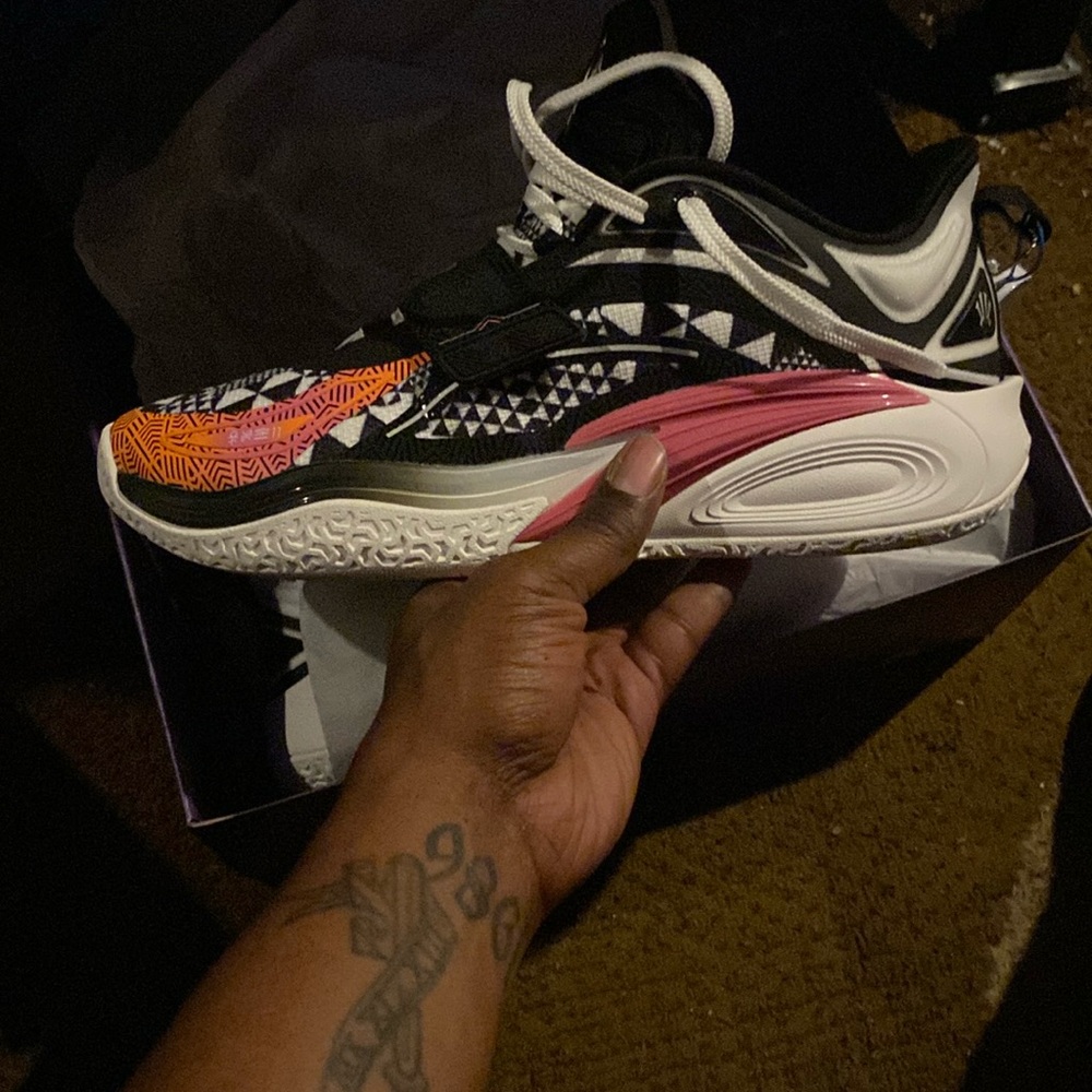 M ANTA 1 Kyrie Irving’s New Shoe with box size 12